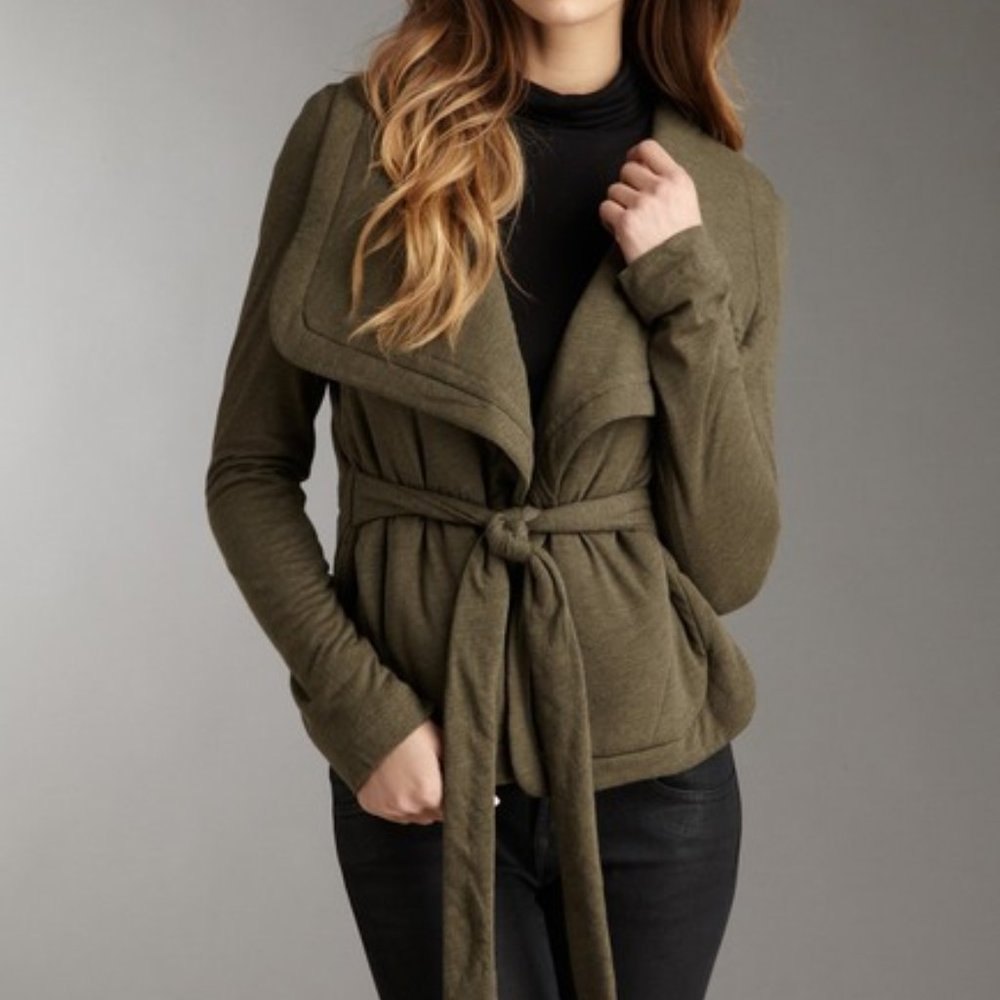 BCBGMAXAZRIA Quilted Knit Wide Neck Crop Jacket